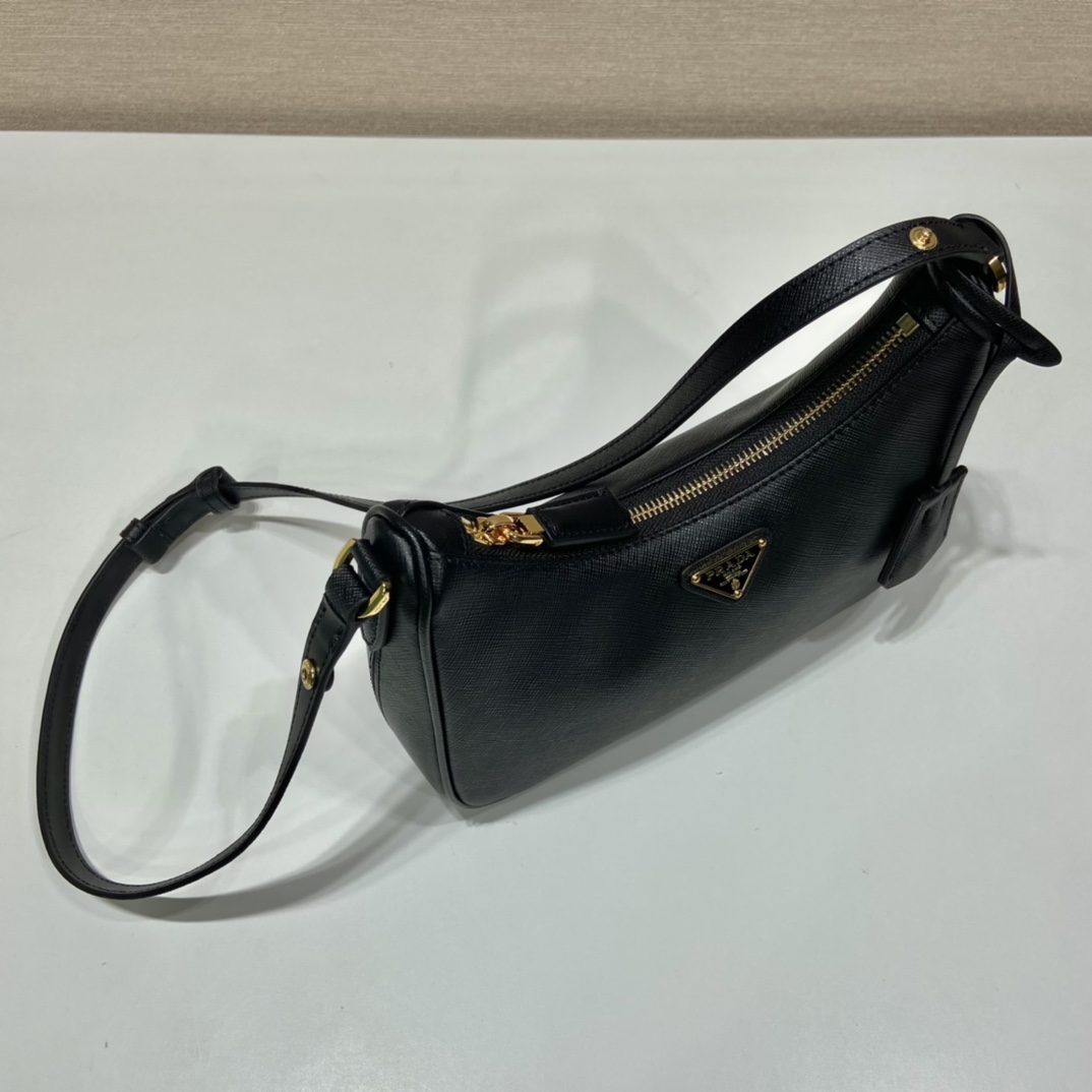 Pra*a hobo bag