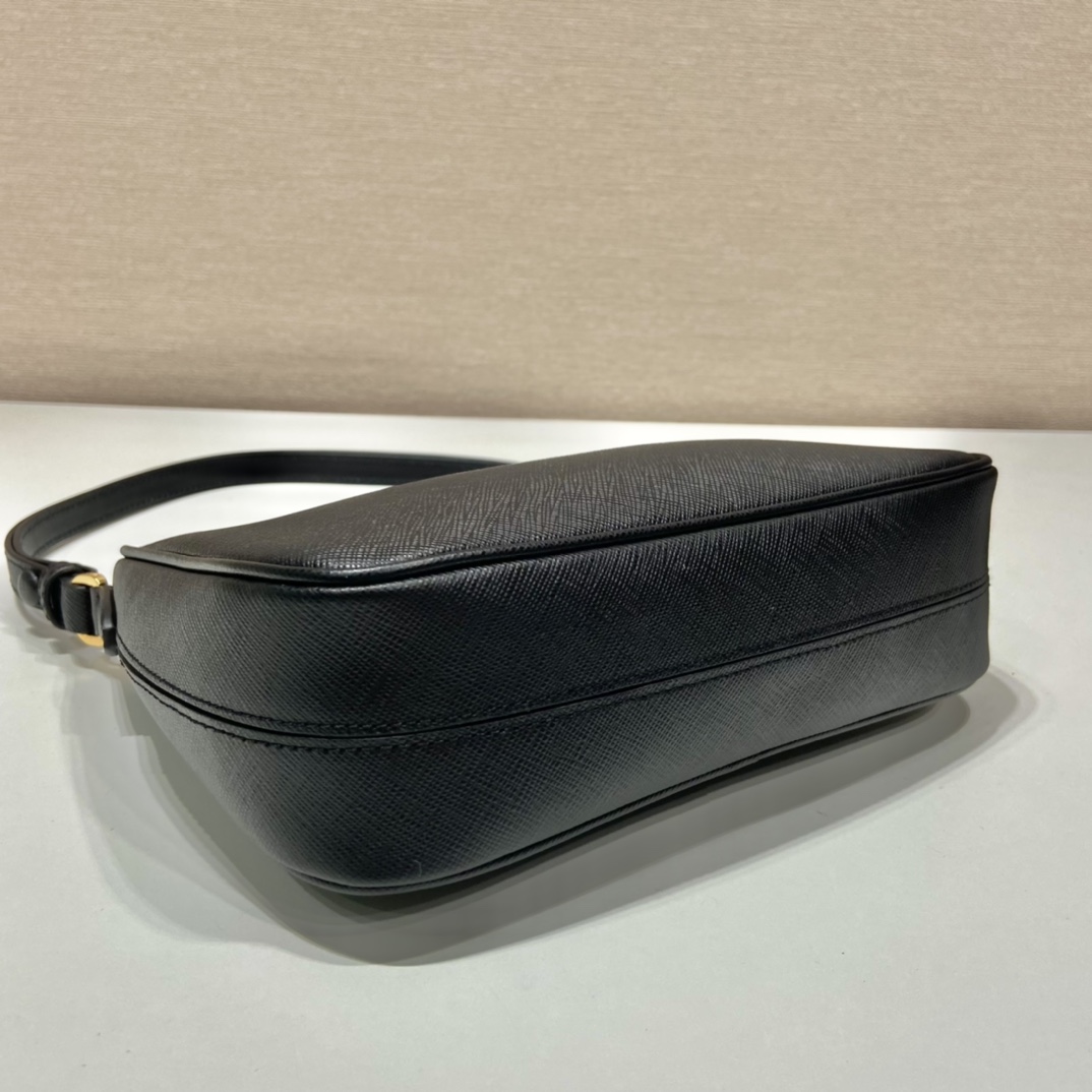Pra*a hobo bag