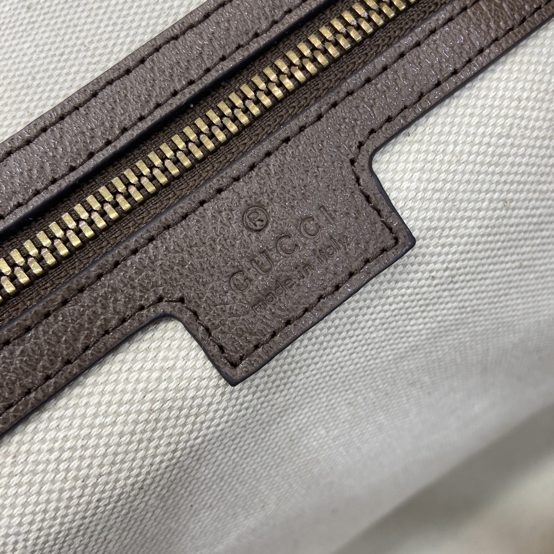 G*u*i savoy small duffle bag