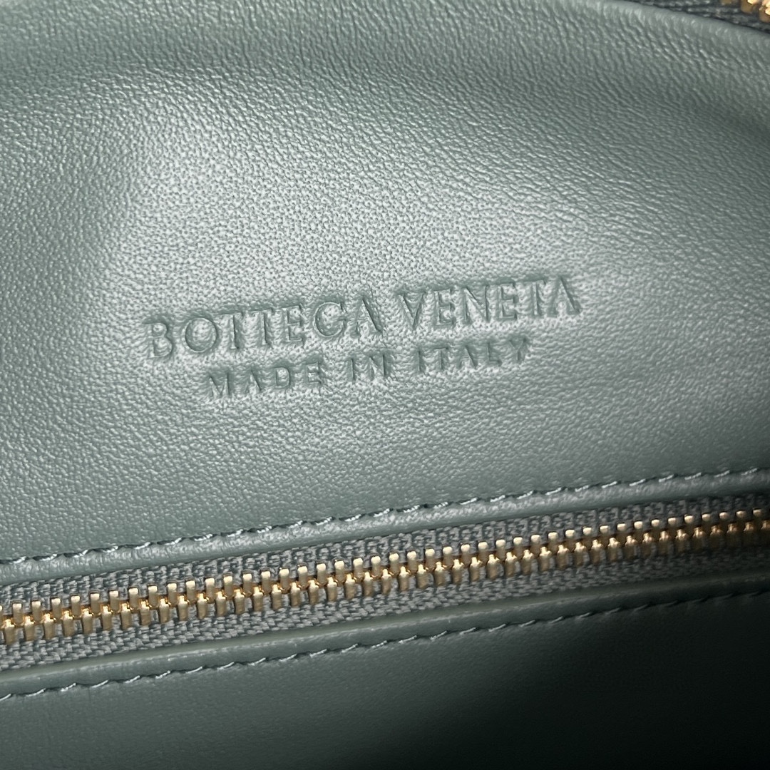 bo*te*ga Ve*ne*ta medium gemelli