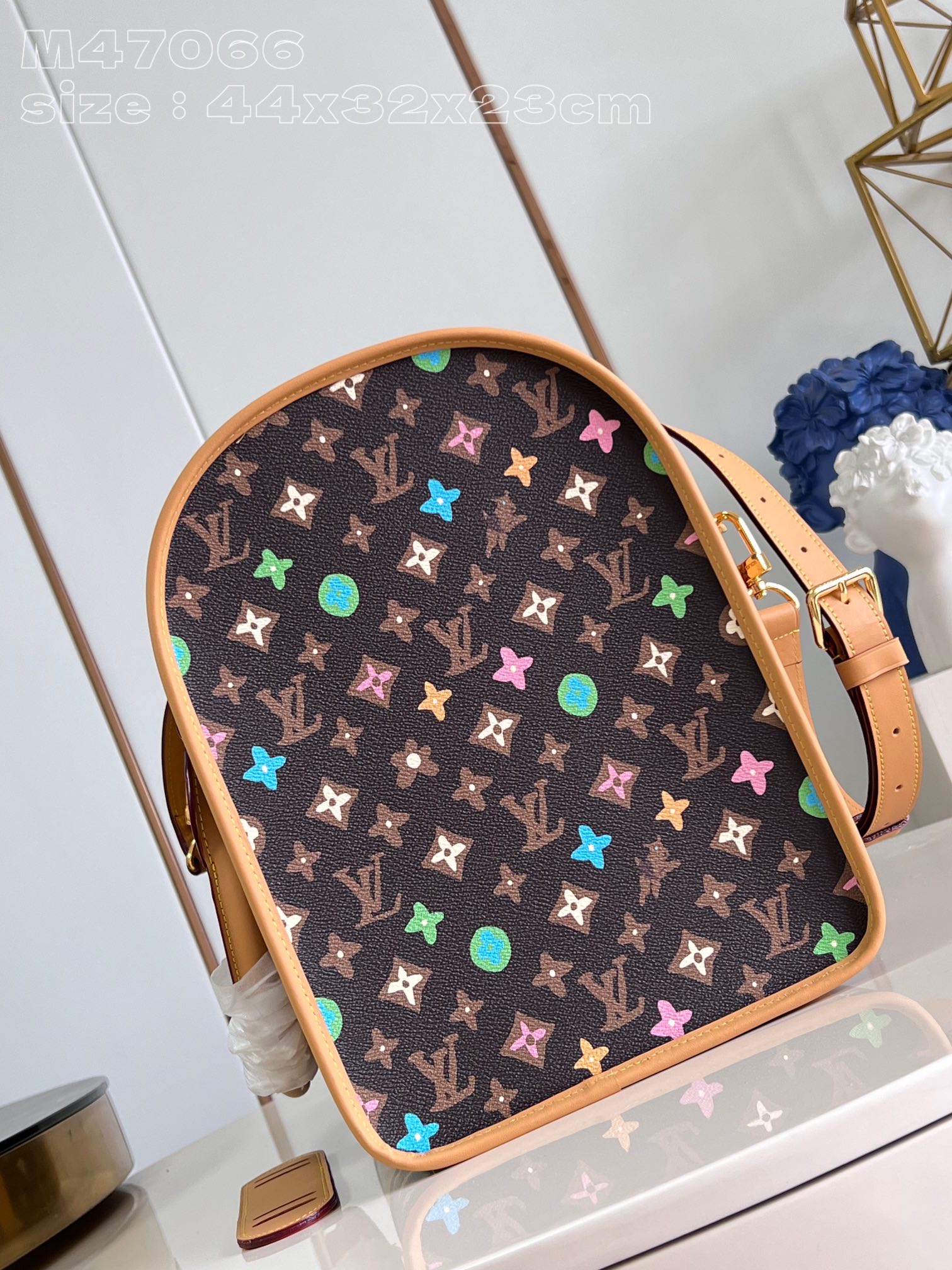 l**is V*t*n dog bag
