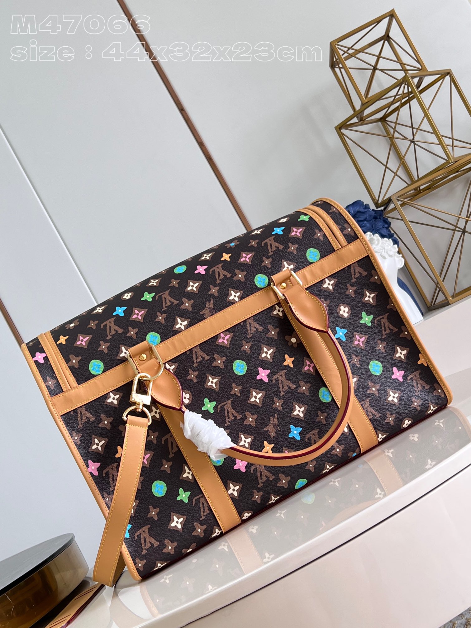 l**is V*t*n dog bag