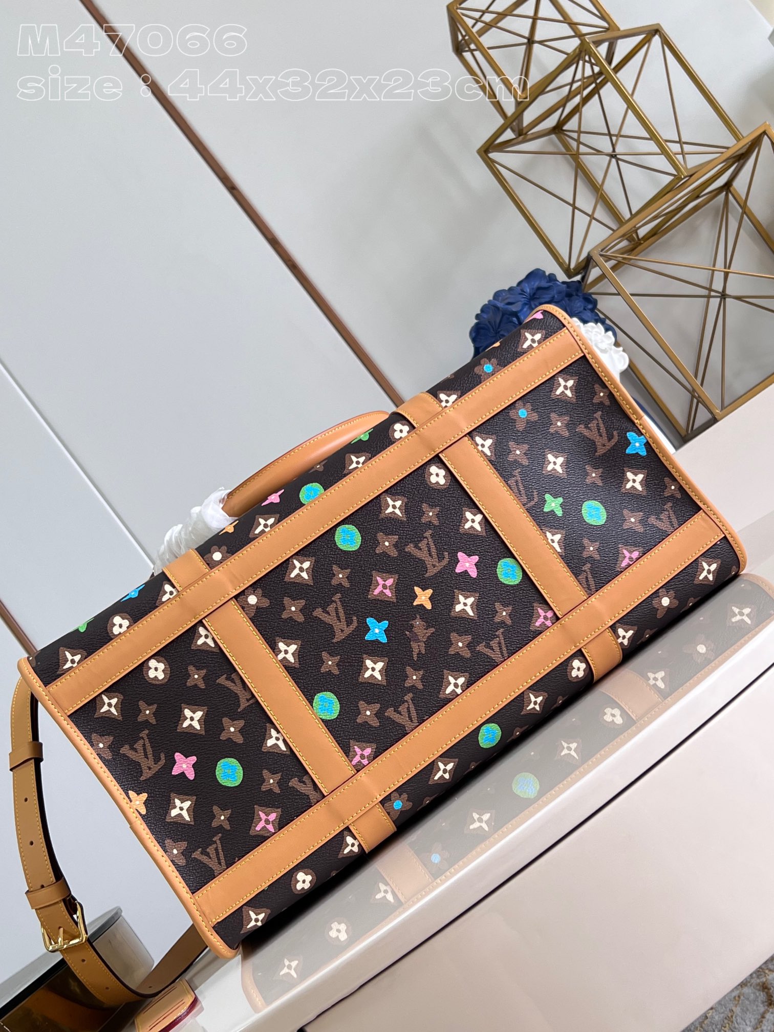 l**is V*t*n dog bag