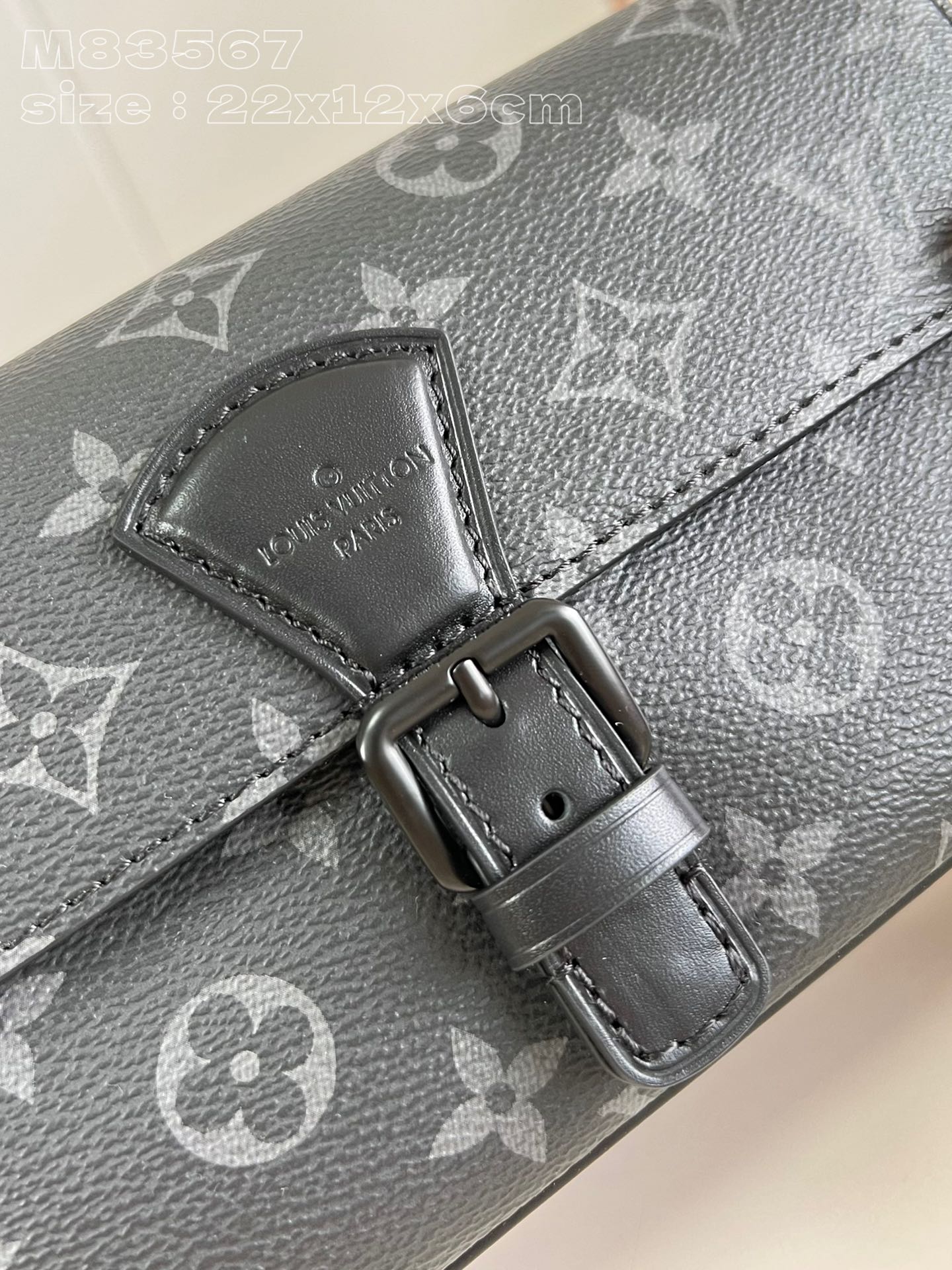 l**is V*t*n montsouris wearable wallet
