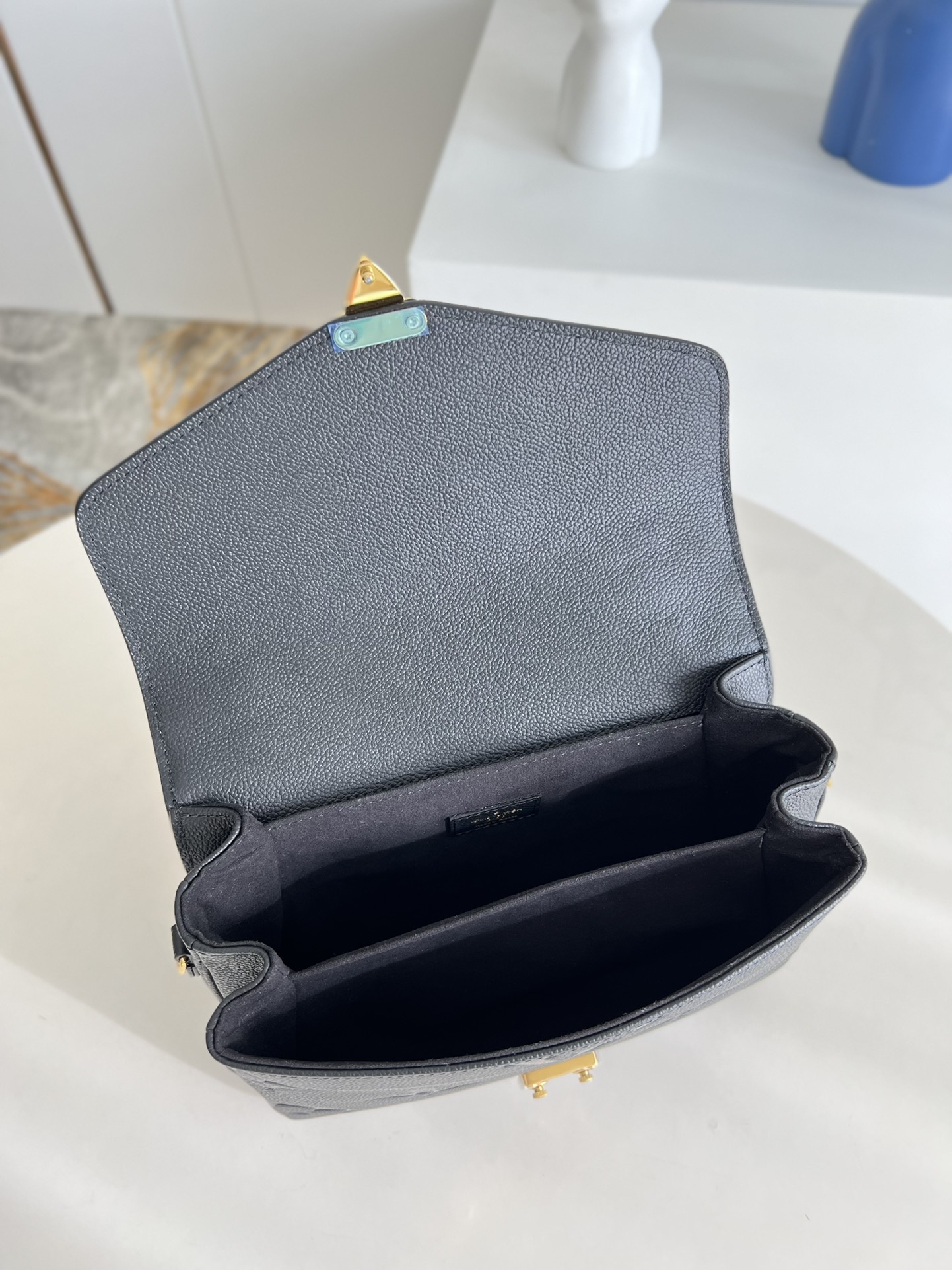 l**is V*t*n pochette metis bag