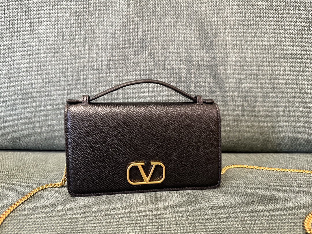 Valentino Garavani Vring WOC Chain Bag