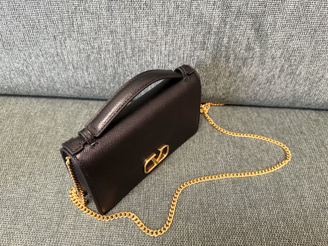 Va1e*ntin0 garavani vring woc chain bag