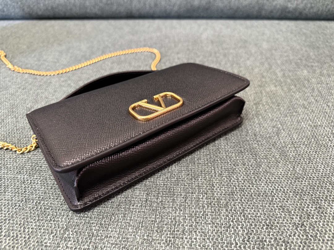 Va1e*ntin0 garavani vring woc chain bag