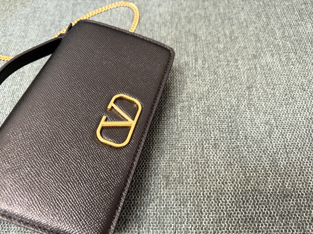Va1e*ntin0 garavani vring woc chain bag