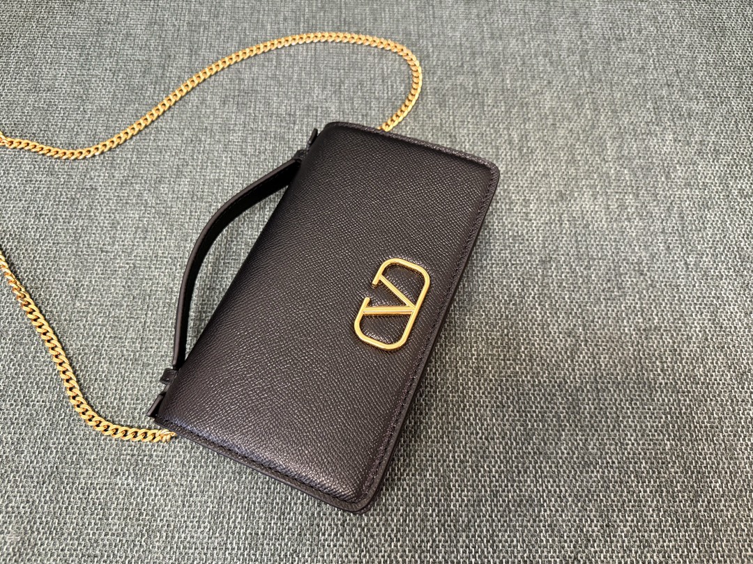 Va1e*ntin0 garavani vring woc chain bag