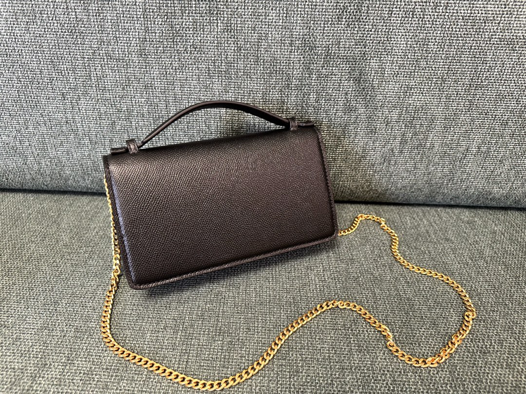 Va1e*ntin0 garavani vring woc chain bag